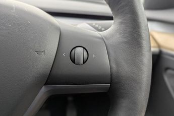 TESLA Model 3 Standard Range Plus Saloon 4dr Electric Auto RWD (241 bhp)