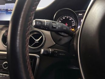 MERCEDES-BENZ GLA 2.1 GLA200d AMG Line SUV 5dr Diesel 7G-DCT Euro 6 (s/s) (136 ps)