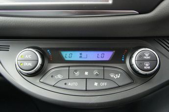 TOYOTA YARIS 1.5 VVT-h Icon Tech Hatchback 5dr Petrol Hybrid E-CVT Euro 6 (s/