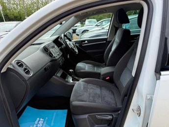 VOLKSWAGEN TIGUAN 2.0 TDI BlueMotion Tech Match SUV 5dr Diesel DSG 4WD Euro 5 (s/s
