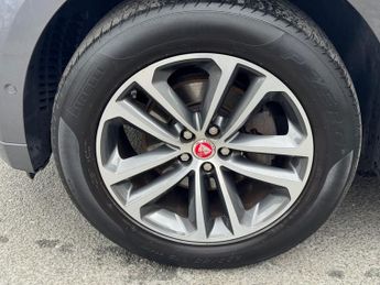 JAGUAR F-PACE 2.0 D180 R-Sport SUV 5dr Diesel Auto AWD Euro 6 (s/s) (180 ps)