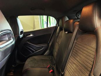 MERCEDES-BENZ 180 2.1 GLA220d AMG Line SUV 5dr Diesel 7G-DCT 4MATIC Euro 6 (s/s) (