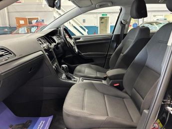 VOLKSWAGEN E-GOLF 35.8kWh e-Golf Hatchback 5 door Electric Auto in Black