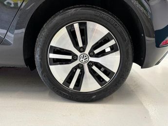 VOLKSWAGEN E-GOLF 35.8kWh e-Golf Hatchback 5 door Electric Auto in Black