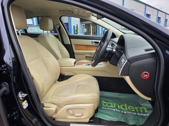JAGUAR XF 2.2d SE Saloon 4dr Diesel Auto Euro 5 (s/s) (190 ps)