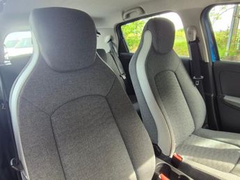 RENAULT ZOE R135 52kWh Iconic Hatchback 5dr Electric Auto (i, Rapid Charge) 