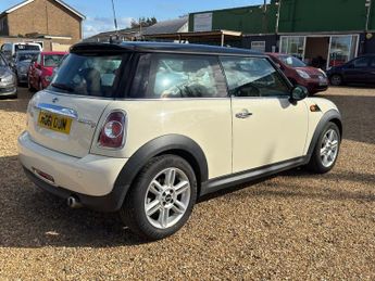 MINI HATCH 2.0 Cooper D Hatchback 3dr Diesel Auto Euro 5 (112 ps)
