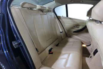 BMW 3 SERIES 2.0 318d Luxury Saloon 4dr Diesel Auto Euro 5 (s/s) (143 ps)