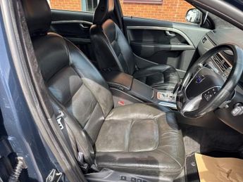 VOLVO V70 2.4 D5 SE Lux Estate 5dr Diesel Geartronic Euro 5 (205 ps)