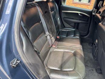 VOLVO V70 2.4 D5 SE Lux Estate 5dr Diesel Geartronic Euro 5 (205 ps)
