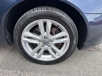 VOLVO V70 2.4 D5 SE Lux Estate 5dr Diesel Geartronic Euro 5 (205 ps)
