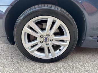 VOLVO V70 2.4 D5 SE Lux Estate 5dr Diesel Geartronic Euro 5 (205 ps)