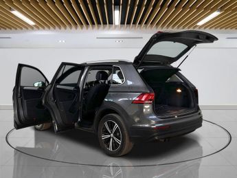 VOLKSWAGEN TIGUAN 2.0 TDI SE Navigation SUV 5dr Diesel DSG 4Motion Euro 6 (s/s) (1