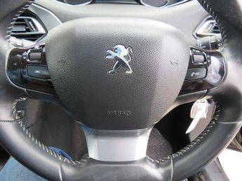 PEUGEOT 308 1.2 PureTech Allure Hatchback 5dr Petrol EAT Euro 6 (s/s) (130 p