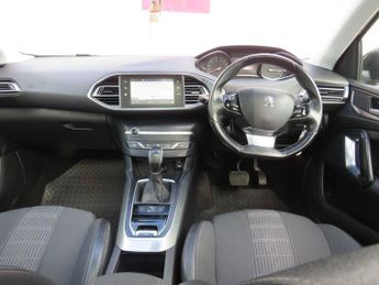PEUGEOT 308 1.2 PureTech Allure Hatchback 5dr Petrol EAT Euro 6 (s/s) (130 p