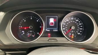 VOLKSWAGEN TIGUAN 2.0 TDI BlueMotion Tech SE Navigation SUV 5dr Diesel DSG 4Motion