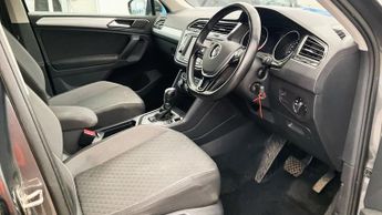 VOLKSWAGEN TIGUAN 2.0 TDI BlueMotion Tech SE Navigation SUV 5dr Diesel DSG 4Motion