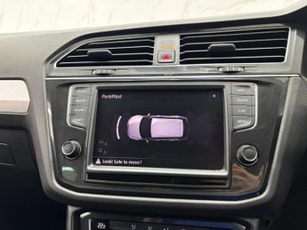 VOLKSWAGEN TIGUAN 2.0 TDI BlueMotion Tech SE Navigation SUV 5dr Diesel DSG 4Motion