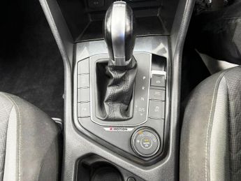 VOLKSWAGEN TIGUAN 2.0 TDI BlueMotion Tech SE Navigation SUV 5dr Diesel DSG 4Motion