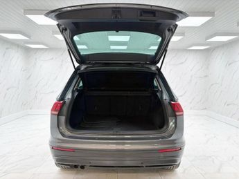 VOLKSWAGEN TIGUAN 2.0 TDI BlueMotion Tech SE Navigation SUV 5dr Diesel DSG 4Motion