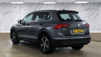 VOLKSWAGEN TIGUAN 2.0 TDI BlueMotion Tech SE Navigation SUV 5dr Diesel DSG 4Motion