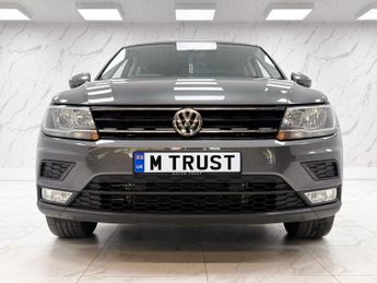 VOLKSWAGEN TIGUAN 2.0 TDI BlueMotion Tech SE Navigation SUV 5dr Diesel DSG 4Motion