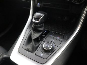 TOYOTA RAV4 2.5 VVT-h GPF Design SUV 5dr Petrol Hybrid CVT 4WD Euro 6 (s/s) 