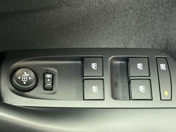 VAUXHALL ASTRA 1.2 Turbo SRi Hatchback 5dr Petrol Manual Euro 6 (s/s) (145 ps) 