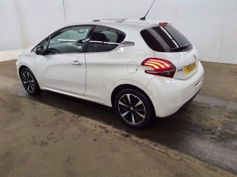 PEUGEOT 208 1.2 PureTech Allure Hatchback 3dr Petrol Manual Euro 6 (82 ps)