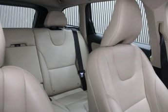 VOLVO XC60 2.4 D5 SE Lux Nav SUV 5dr Diesel Auto AWD Euro 6 (s/s) (220 ps)