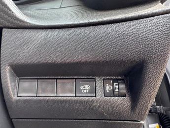PEUGEOT E-2008 50kWh Allure SUV 5dr Electric Auto (7kW Charger) (136 ps)