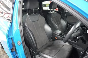 AUDI A4 AVANT 2.0 TFSI 40 Black Edition Estate 5dr Petrol S Tronic Euro 6 (s/s