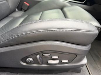 PORSCHE MACAN 100kWh Turbo SUV 5dr Electric Auto 4WD (639 ps)