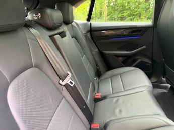 PORSCHE MACAN 100kWh Turbo SUV 5dr Electric Auto 4WD (639 ps)