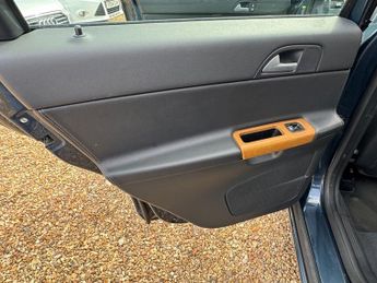 VOLVO V50 2.0D GPF SE Lux Estate 5dr Diesel Powershift Euro 4 (136 ps)