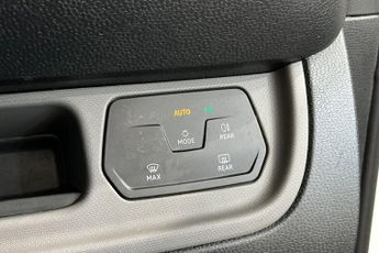 VOLKSWAGEN ID BUZZ Pro 77kWh Commerce Panel Van 5dr Electric Auto (204 ps) Front / 