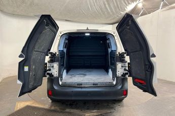 VOLKSWAGEN ID BUZZ Pro 77kWh Commerce Panel Van 5dr Electric Auto (204 ps) Front / 