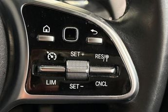 MERCEDES-BENZ GLA CLASS 2.0 GLA200d Sport (Executive) SUV 5dr Diesel 8G-DCT Euro 6 (s/s)