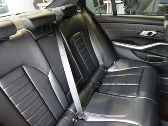 BMW 3 SERIES 2.0 320i M Sport Saloon 4dr Petrol Auto Euro 6 (s/s) (184 ps)