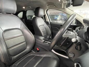 JAGUAR F-PACE 2.0 D180 Prestige SUV 5dr Diesel Auto AWD Euro 6 (s/s) (180 ps)