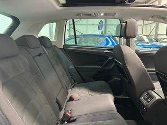 VOLKSWAGEN TIGUAN 2.0 TDI BlueMotion Tech SEL SUV 5dr Diesel DSG Euro 6 (s/s) (150