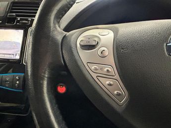NISSAN LEAF 30kWh Tekna Hatchback 5dr Electric Auto (109 bhp)