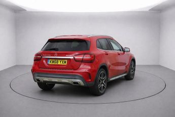 MERCEDES-BENZ 180 2.1 GLA220d AMG Line (Premium Plus) SUV 5dr Diesel 7G-DCT 4MATIC