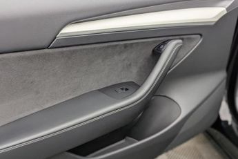 TESLA Model 3 (Dual Motor) Long Range Saloon 4dr Electric Auto 4WDE (346 ps)