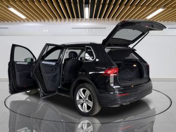 VOLKSWAGEN TIGUAN 2.0 TDI Match SUV 5dr Diesel DSG 4Motion Euro 6 (s/s) (150 ps)