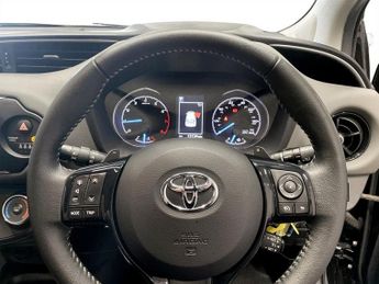 TOYOTA YARIS 1.5 VVT-i Icon Tech Hatchback 5dr Petrol CVT Euro 6 (111 ps)