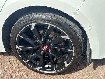 TOYOTA COROLLA 1.8 VVT-h GR SPORT Hatchback 5dr Petrol Hybrid CVT Euro 6 (s/s) 