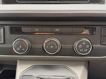 VOLKSWAGEN TRANSPORTER 2.0 TDI T28 Highline Panel Van 5dr Diesel DSG FWD SWB Euro 6 (s/