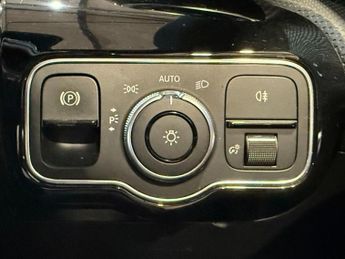 MERCEDES-BENZ A-CLASS 1.3 A200 Sport Hatchback 5dr Petrol 7G-DCT Euro 6 (s/s) (163 ps)