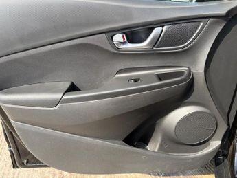 HYUNDAI KONA 39kWh SE Connect SUV 5dr Electric Auto (10.5kW Charger) (136 ps)